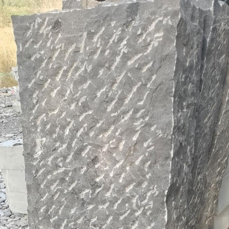 铺地乱型石与景观挡土墙 多功能石材在园林设计中的应用